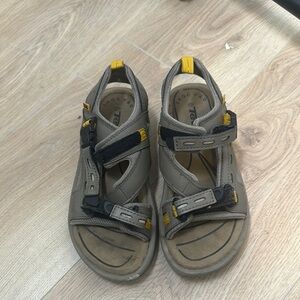 Teva Kenetic Circuit Sport Hiking Outdoor Adjustable Sandals Taupe and yellow
